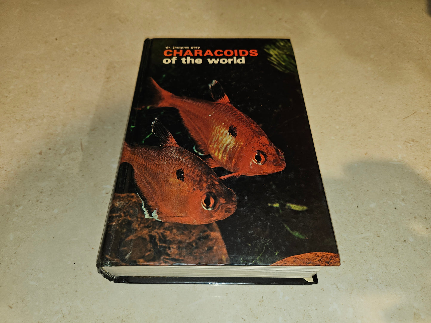 Characoids of the World Hardcover – 1 Dec. 1977
English edition by Jacques Gery (Författare)